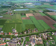 85593 Luchtfoto van het tuinbouwgebied in de polder Langerak te De Meern (gemeente Vleuten-De Meern), uit het zuiden. ...